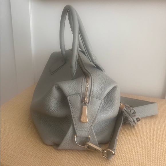 Elegant Light Gray Leather Handbag by Gigi New York - Picture 3 of 10